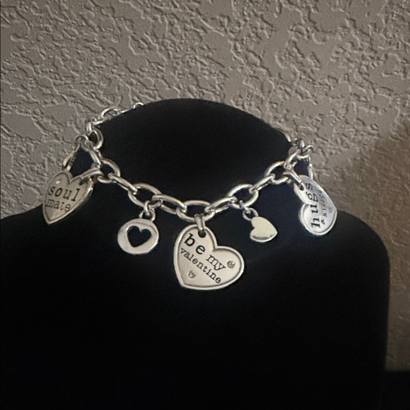❤️ Brighton Be Mine Heart Charm Bracelet EUC - Picture 5 of 8